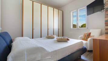 Villa | Iron/ironing board, free WiFi