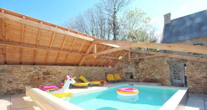 Seaside heated pool villa for 8 people.