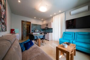 TV - La Tour Apartment - Blue Moon (Aosta)
