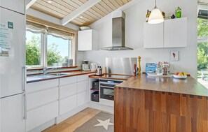 Fridge, stovetop, dishwasher, coffee/tea maker - Lovely home in Vordingborg with WiFi (Vordingborg)