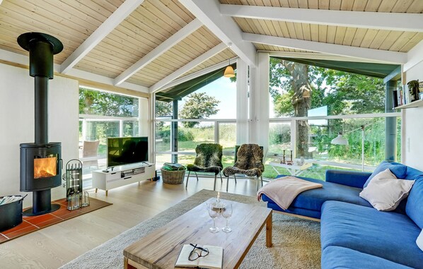 Fireplace - Lovely home in Vordingborg with WiFi (Vordingborg)