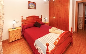 3 bedrooms, travel crib, free WiFi, bed sheets - Cozy home in Montefrio (Montefrio)