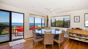 Dining - Endless Summer - Pet Friendly Absolute Beachfront (Culburra Beach)