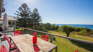 Outdoor dining - Endless Summer - Pet Friendly Absolute Beachfront (Culburra Beach)