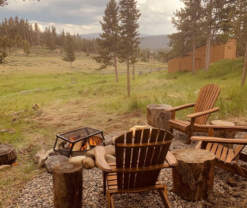 Yellowstone/Union Pass Log Cabin Retreat 