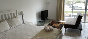 Stylish & Convenient Apartment 304