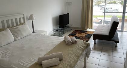 Stylish & Convenient Apartment 304