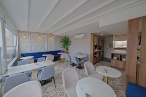 Daily continental breakfast for a fee - Serai Hotel (Istanbul)
