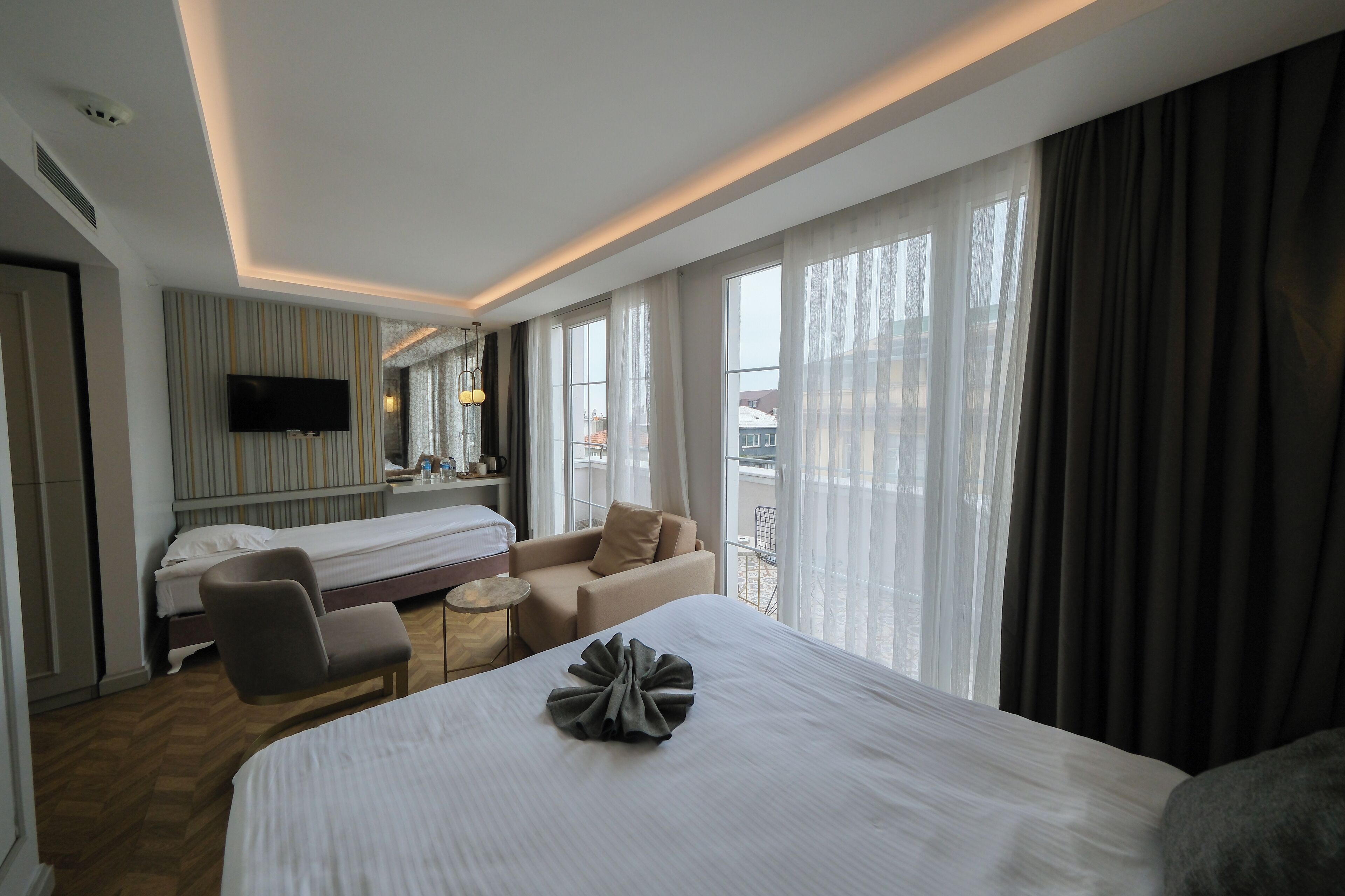 Deluxe Room, Balcony, Partial Sea View