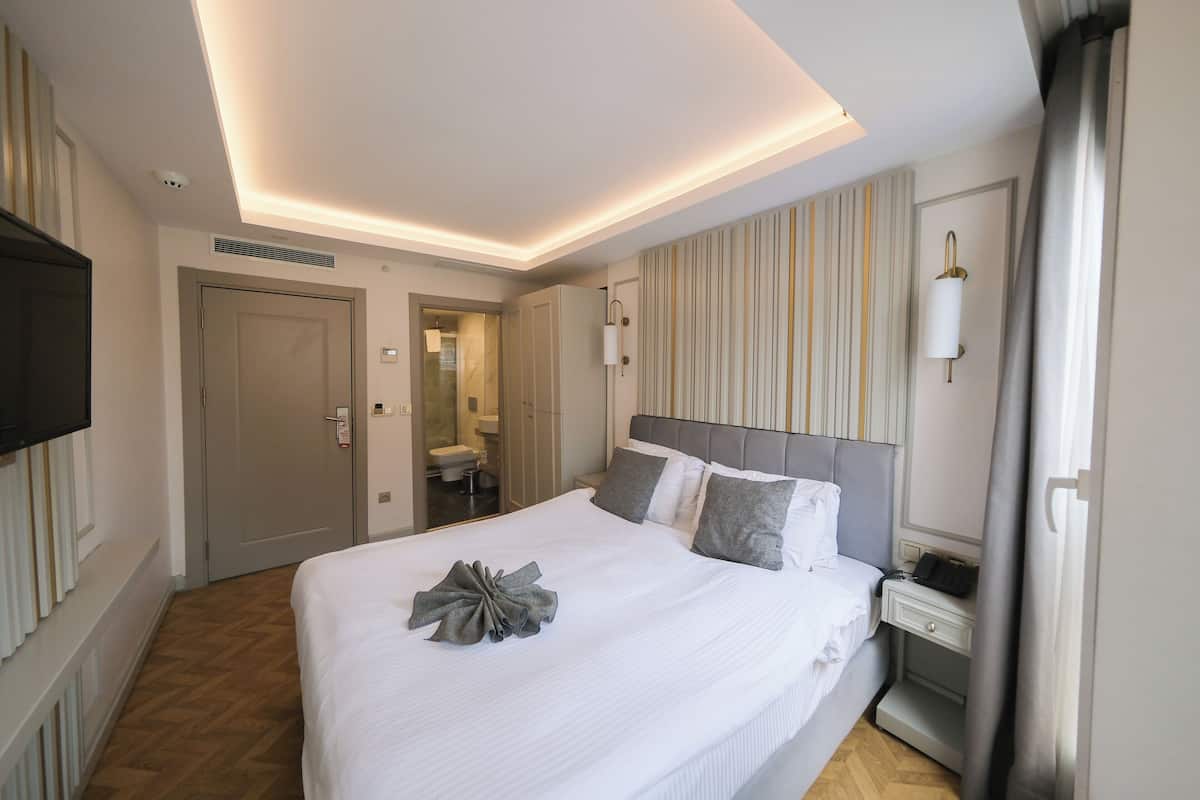 高级房 | 高档床上用品、迷你吧、客房内保险箱、办公桌