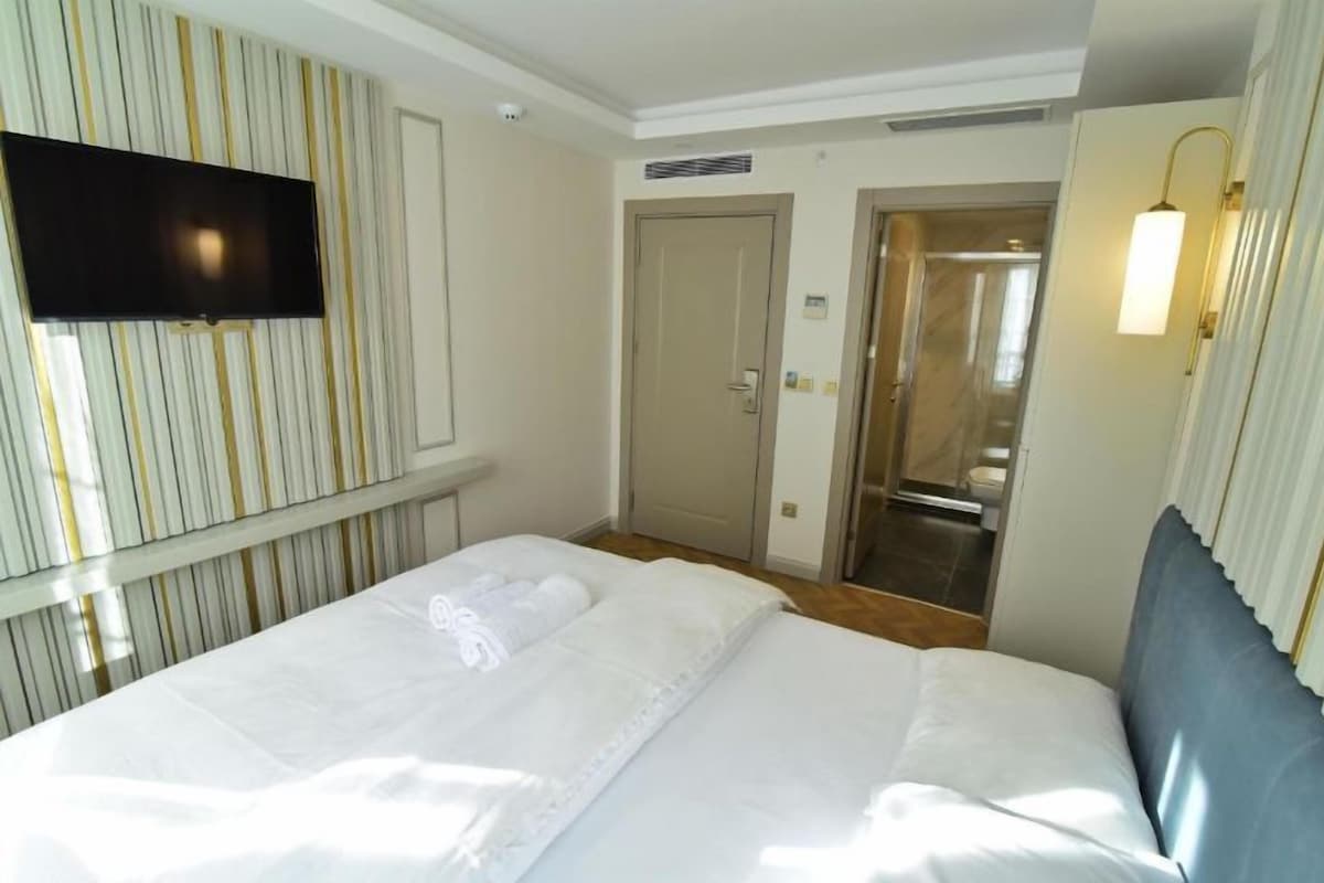Superıor Queen Room