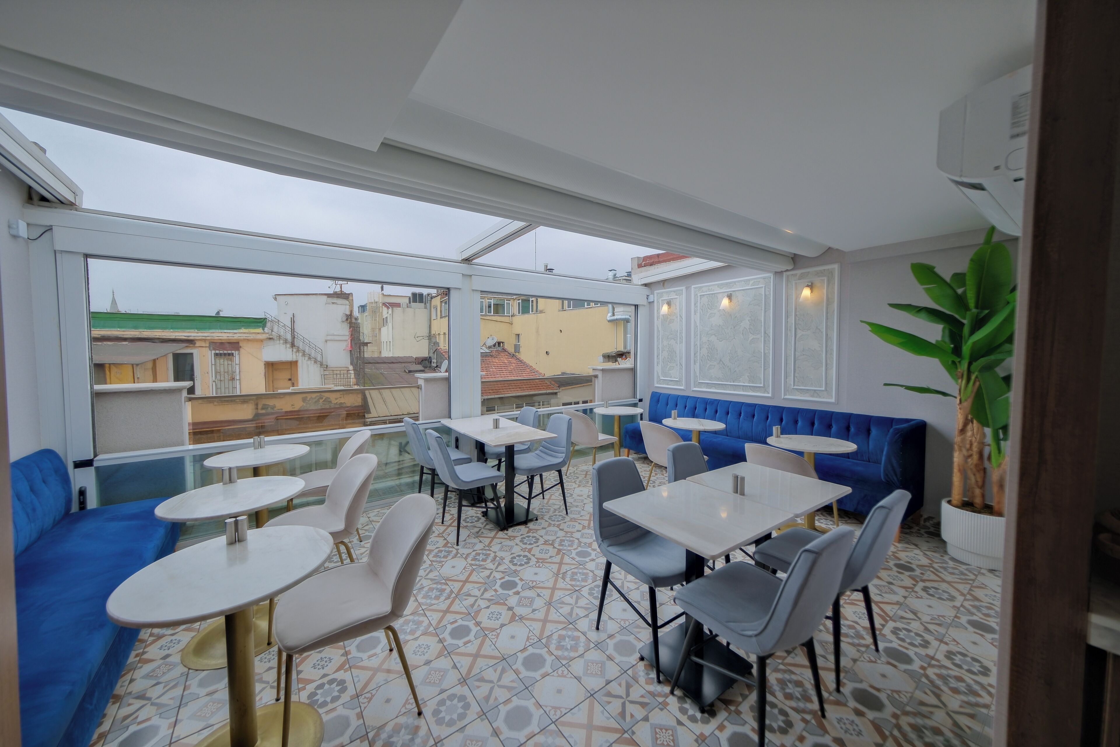 فطور أوروبي يوميًا بتكلفة قدرها (15 EUR للشخص)