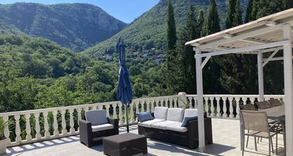 QUIET VILLA BETWEEN SEA AND MOUNTAINS