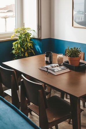 Estudio superior | Servicio a la habitación