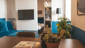 Superior Studio | Living room - Limehome Lisbon Calçada do Cardeal (Lisbon)