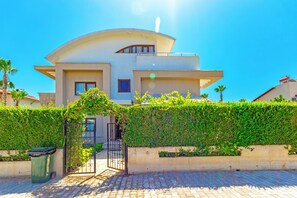 Front of property - Paradise Town Villa Daisy (Serik)