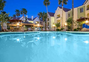 屋外プール、温水プール