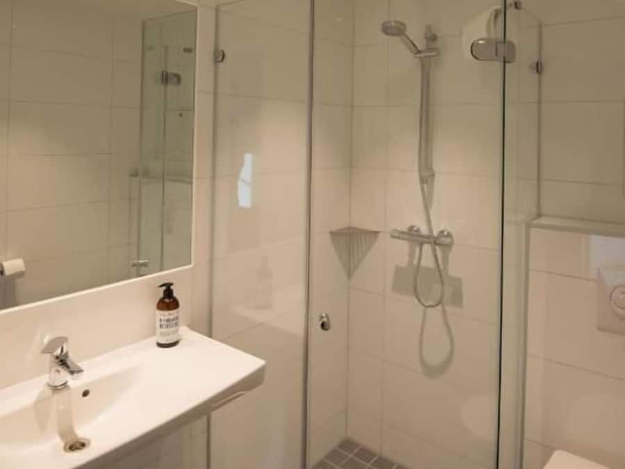 Standard Double Room | Bathroom