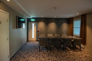 Lobby sitting area - Sandnessjøen overnatting (Alstahaug)