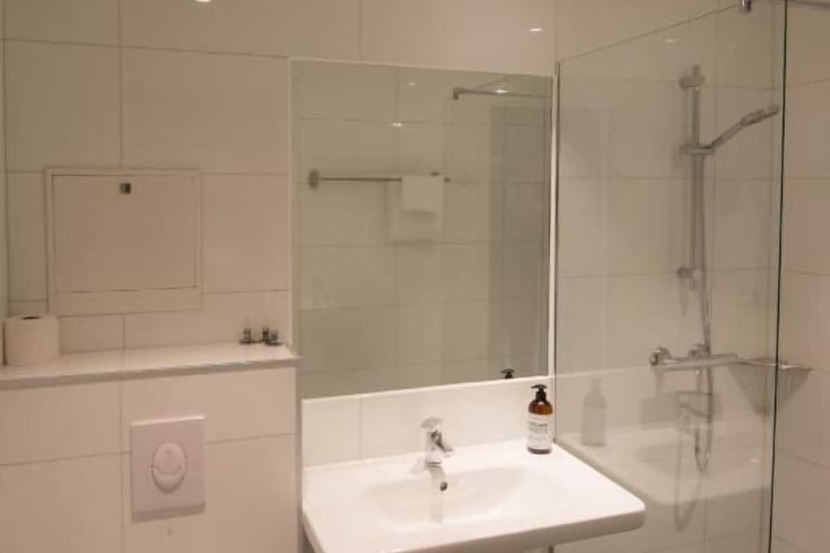 shower, hair dryer, heated floors, towels