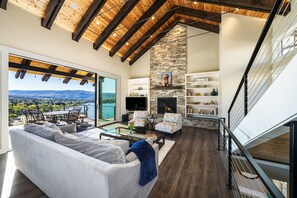 Smart TV, fireplace, DVD player, ping pong - Welcome to Bailey's Barn at The Lookout at Lake Chelan (Chelan)