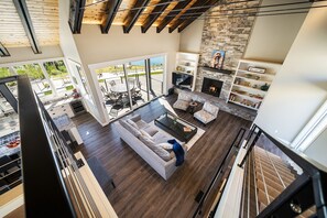 Smart TV, fireplace, DVD player, ping pong - Welcome to Bailey's Barn at The Lookout at Lake Chelan (Chelan)