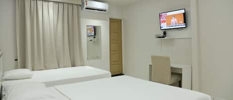 Minibar y caja de seguridad en la habitación