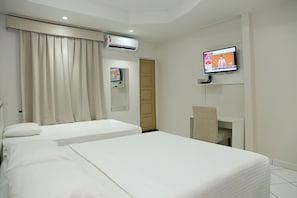 Standard Double or Twin Room | Minibar, in-room safe, laptop workspace, iron/ironing board - Prata Hotel (Santarém)