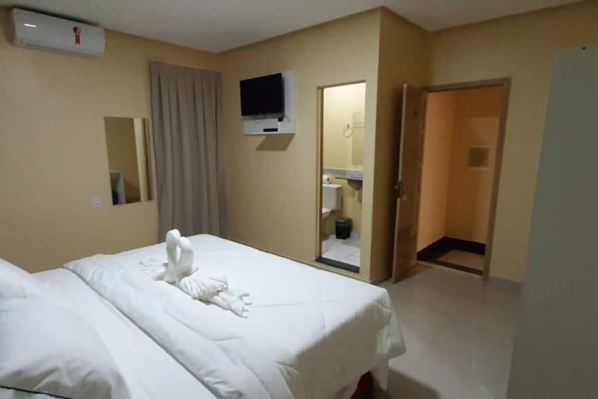 standard double or twin room | 1 bedroom, minibar, in-room safe, laptop workspace