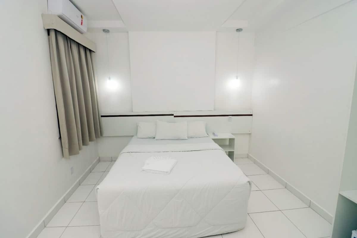 Doppia Standard | Minibar, una cassaforte in camera, postazione laptop