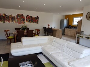 TV, stereo - House with heated PRIVATE swimming pool + Boulodrome (St jean de monts)