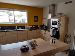 Fridge, microwave, oven, stovetop - House with heated PRIVATE swimming pool + Boulodrome (St jean de monts)