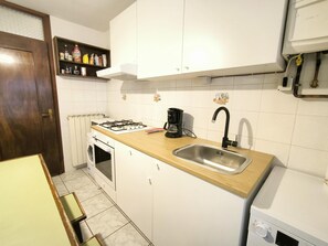 冷蔵庫、電子レンジ、コンロ、食器洗い機