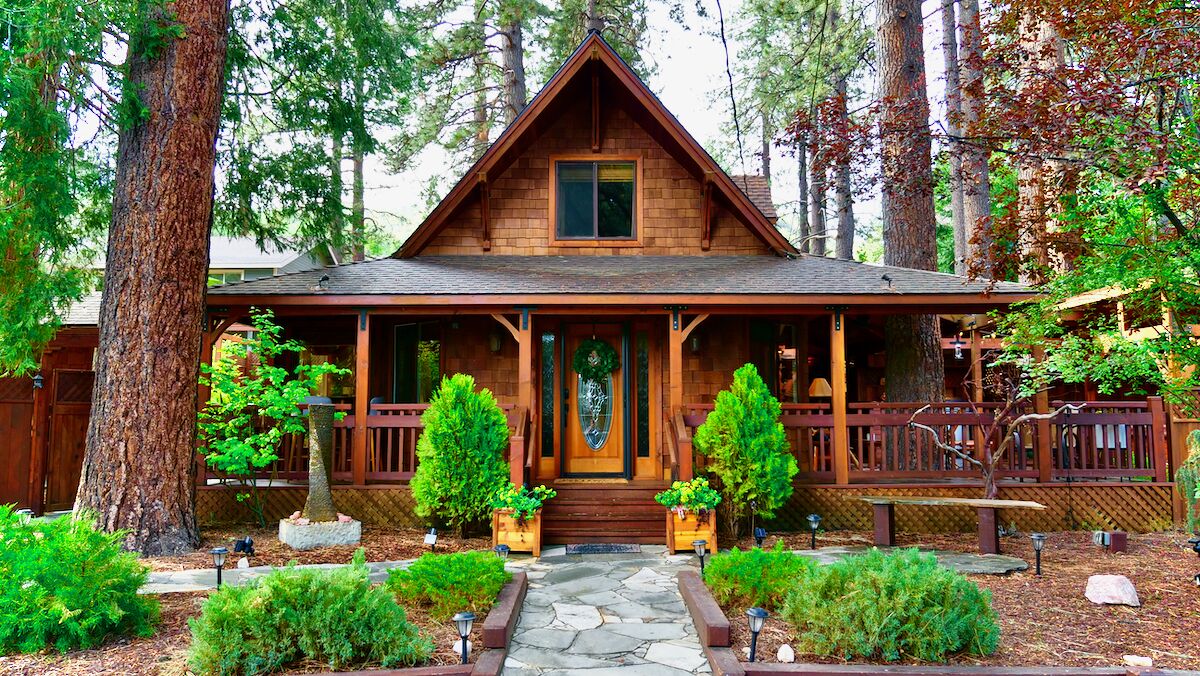 Between Two Pines, Wellness Escape with Sauna, Hot Tub, Cold Plunge