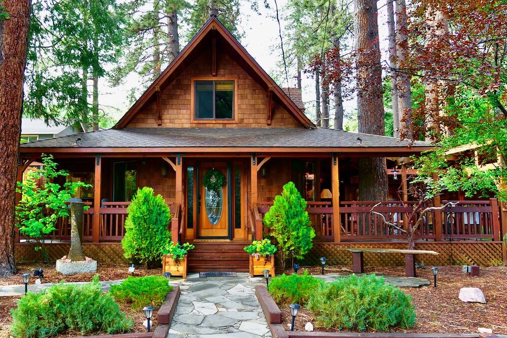 Between Two Pines, Wellness Escape with Sauna, Hot Tub, Cold Plunge