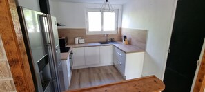 ثلاجة، ميكروويف، فرن، موقد طهي مسطح