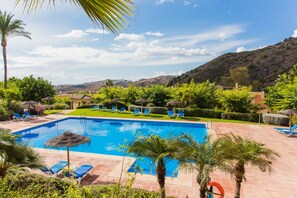Pool - Amazing Panorama Views, Golf at Your Door Step (Benahavis)