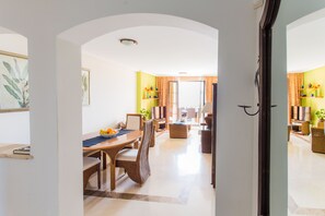 Apartment, Multiple Beds | Living room | 30-inch TV with digital channels