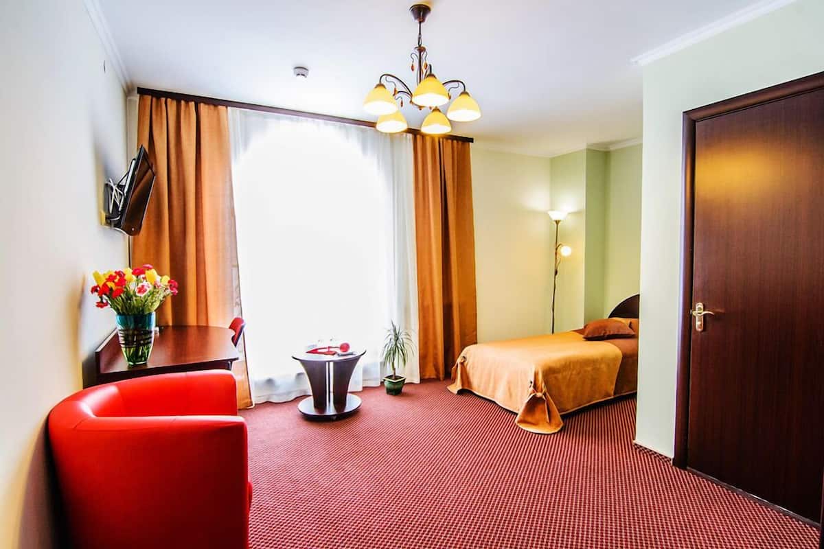 Habitación individual estándar | Muebles diferentes, escritorio, wifi gratis y ropa de cama