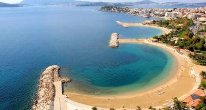 Toulon-Mourillon: studio apartment with private courtyard, 700 m from beaches.