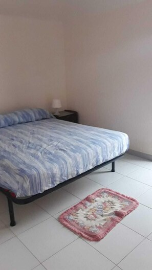 3 bedrooms, bed sheets