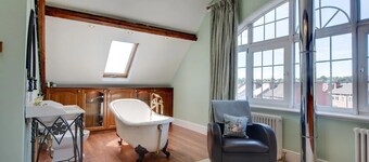 Carnegie Library Shakespeare Apartment 3 bed