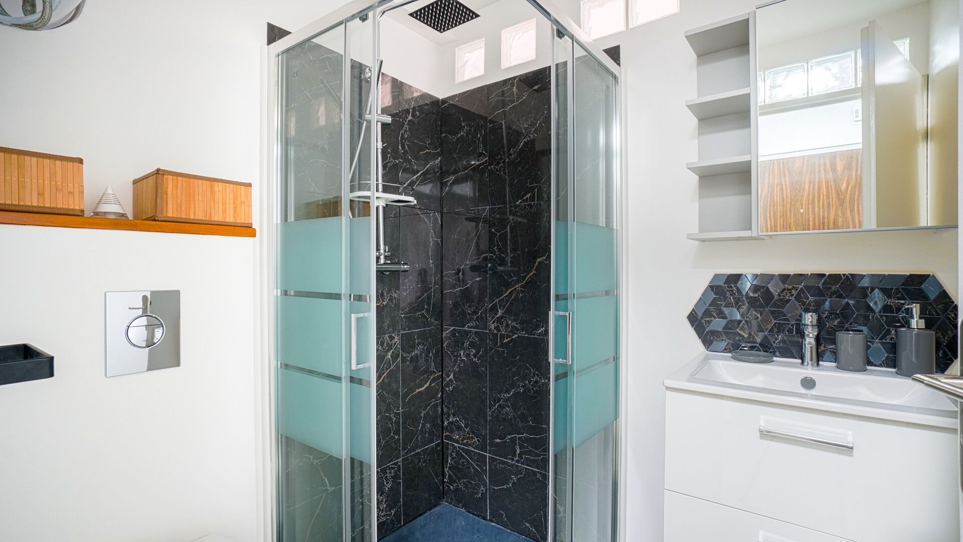 NOUVEAU : RENOVE - HYPERCENTRE - JARDIN AMENAGE