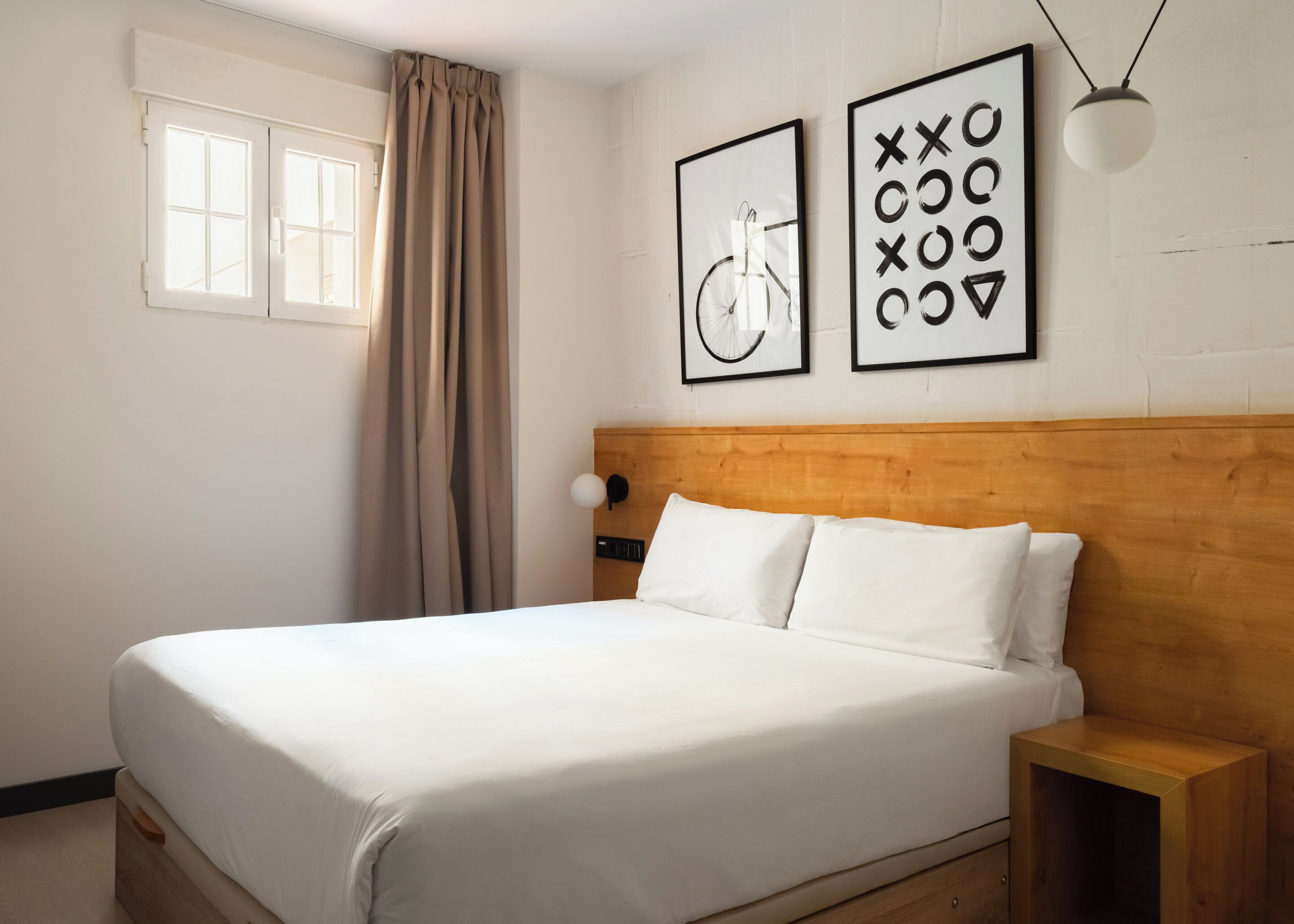 One-Bedroom Apt Wheelchair Accessible | Individually decorated, individually furnished, desk, laptop workspace