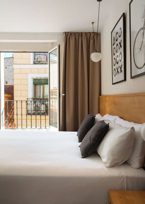 Studio with Balcony | 1 bedroom, individually decorated, individually furnished, desk