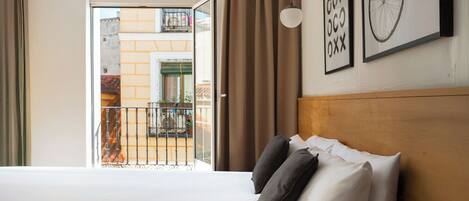 Studio with Balcony | 1 bedroom, individually decorated, individually furnished, desk