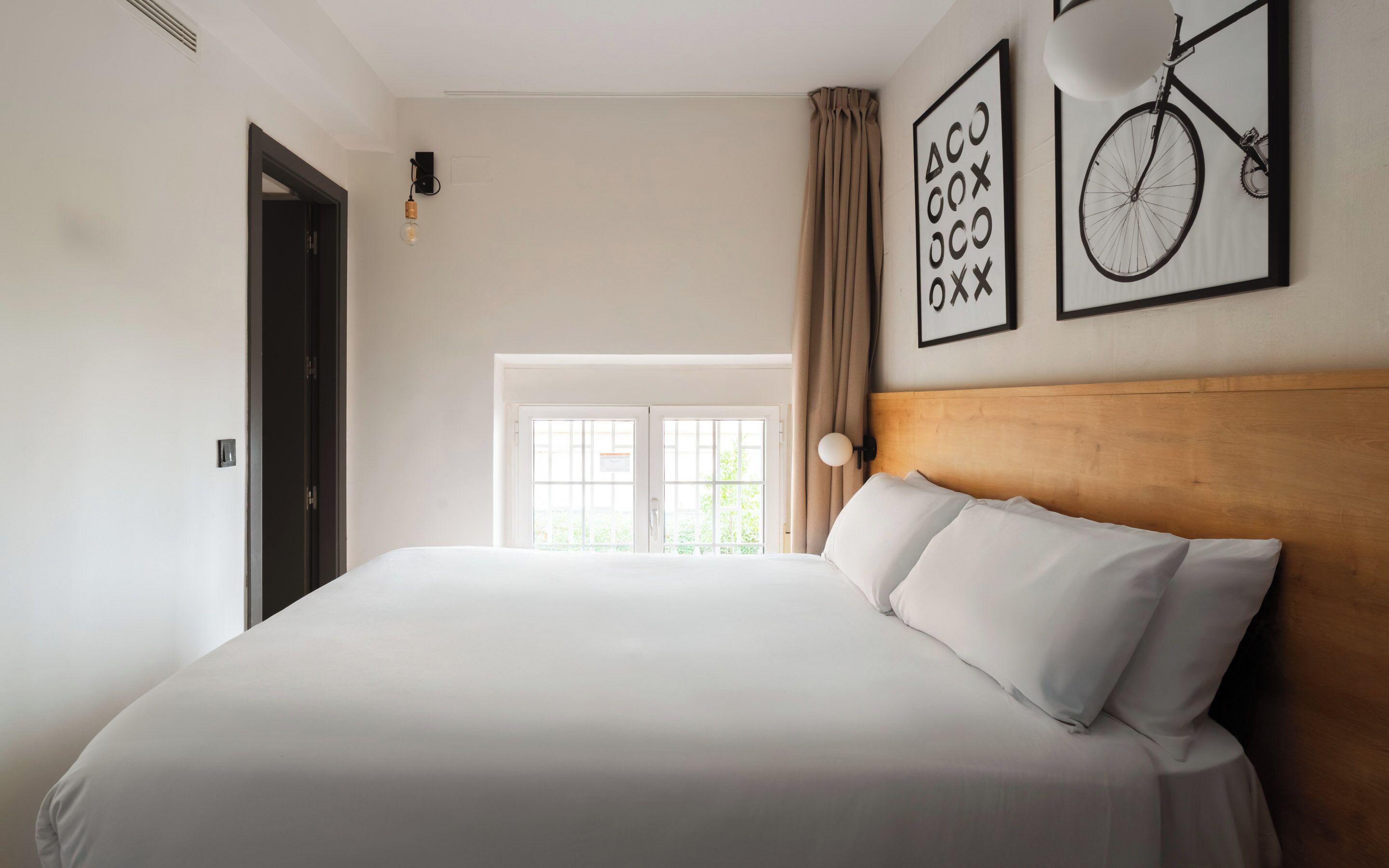 Souterrain Studio with sofa bed | Individually decorated, individually furnished, desk, laptop workspace