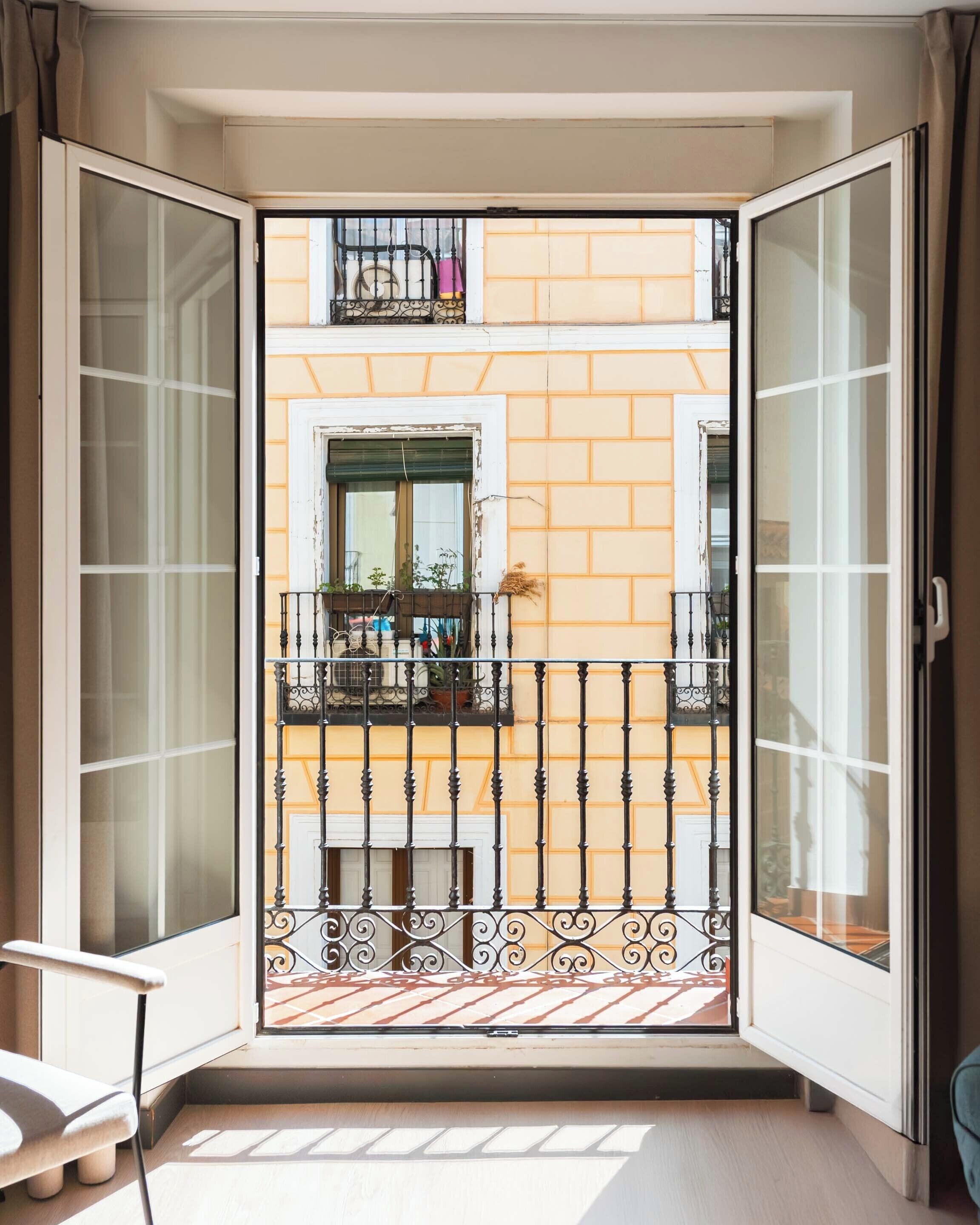 Studio with Balcony | 阳台