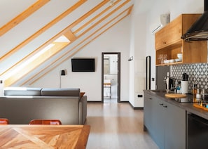 One-Bedroom Apartment with sofa bed | Living area | 40-inch flat-screen TV with cable channels - Limehome Madrid Calle de la Madera (Madrid)