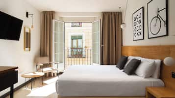 Studio with Balcony | Individualmente decorados, individualmente mobiliados, escrivaninha